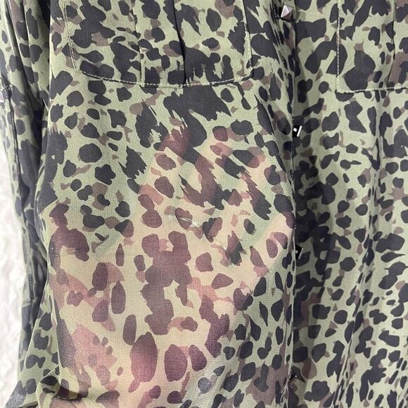 Rock and Republic Women's Button-up Animal Print Polyester Shirt Size M - Picture 9 of 15